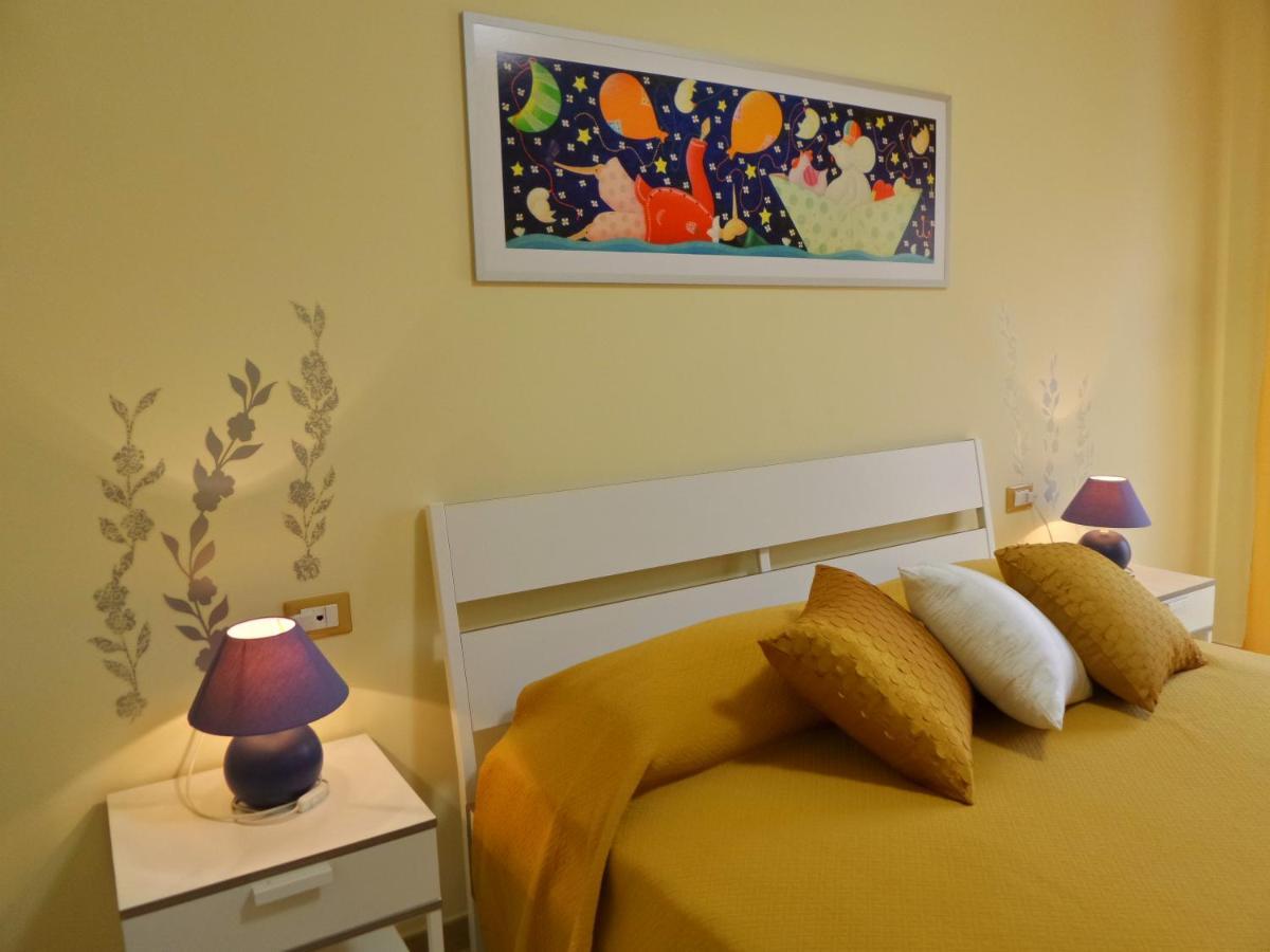 Bed and Breakfast Il Giardino Delle Zagare Фонди Экстерьер фото